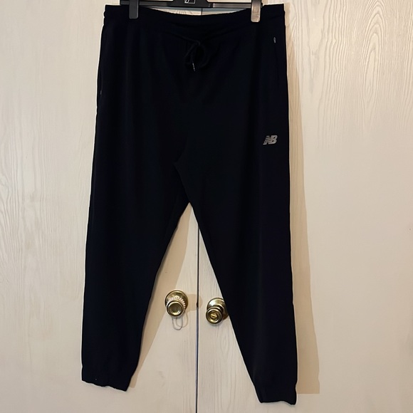New Balance Lightweight Joggers - Picture 2 of 8